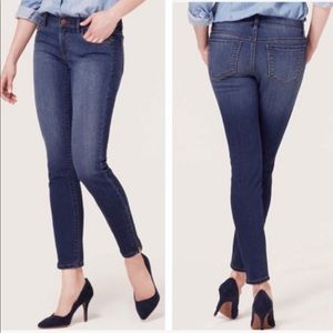 Cropped jeans with zipper detail